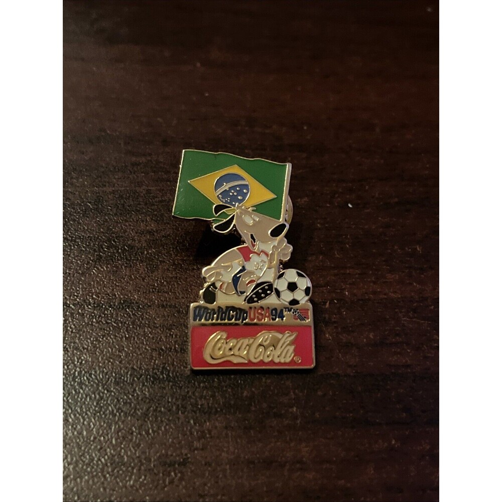 1994 USA World Cup Coca-Cola Stryker Dog Mascot Brazil Flag Lapel Hat Pin